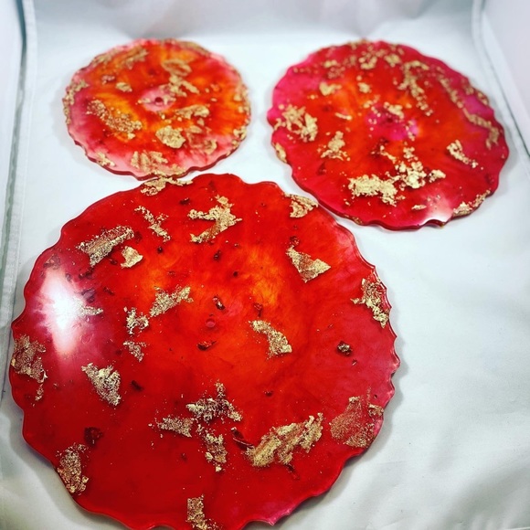3 Tier Dessert Resin Tray - Red and Gold - Picture 2 of 4